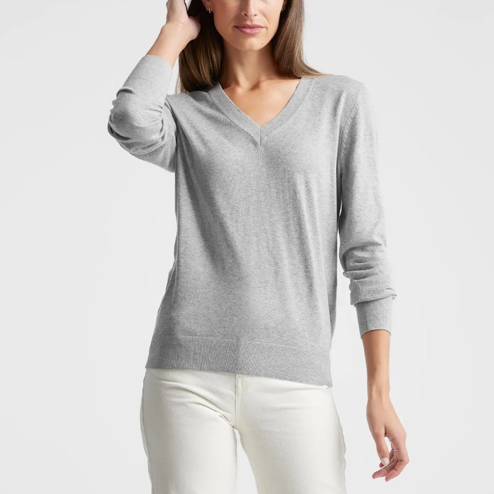 Quince Lightweight Cotton Cashmere V-Neck Sweater